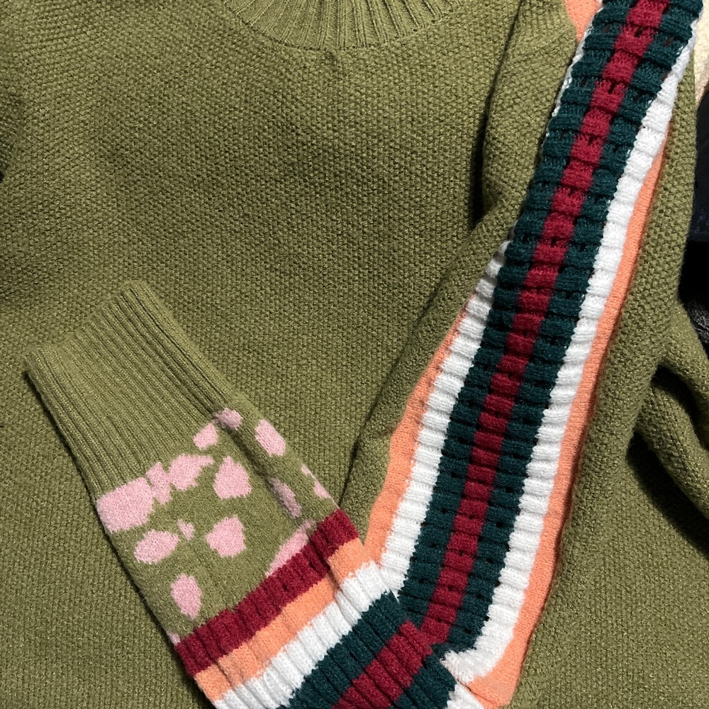 Boutique sweater - Picture 2 of 2